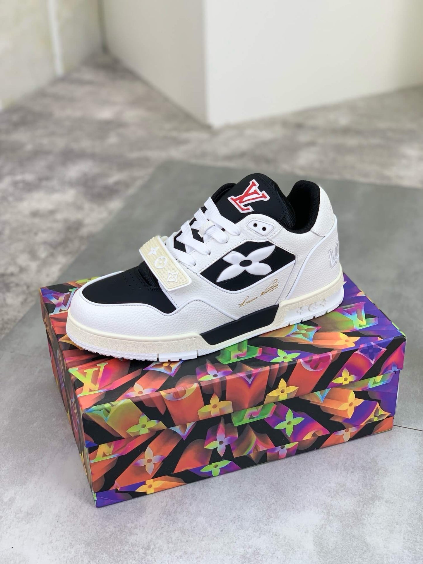 Zapatillas deportivas con tacón bordado