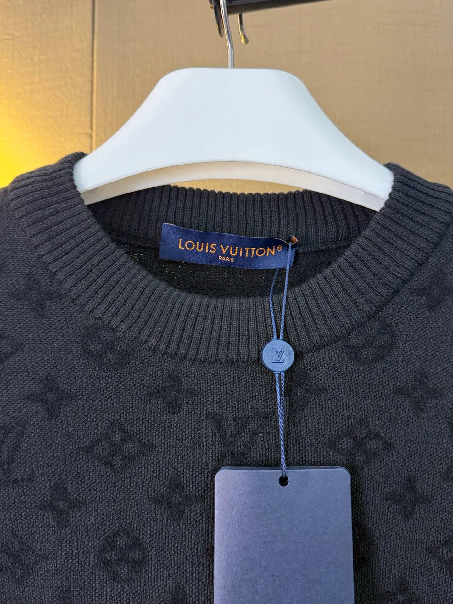 Camiseta flocada de desfile de moda