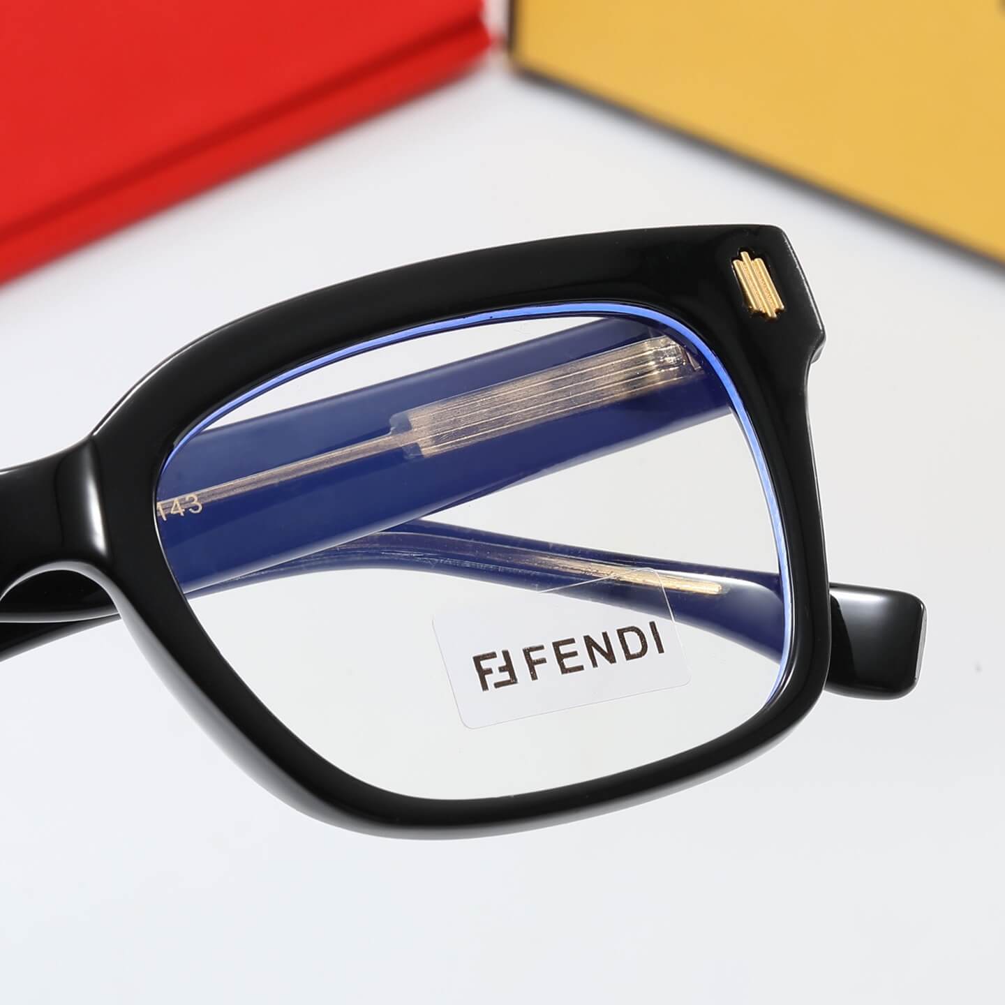 Lunettes unies à monture carrée tendance