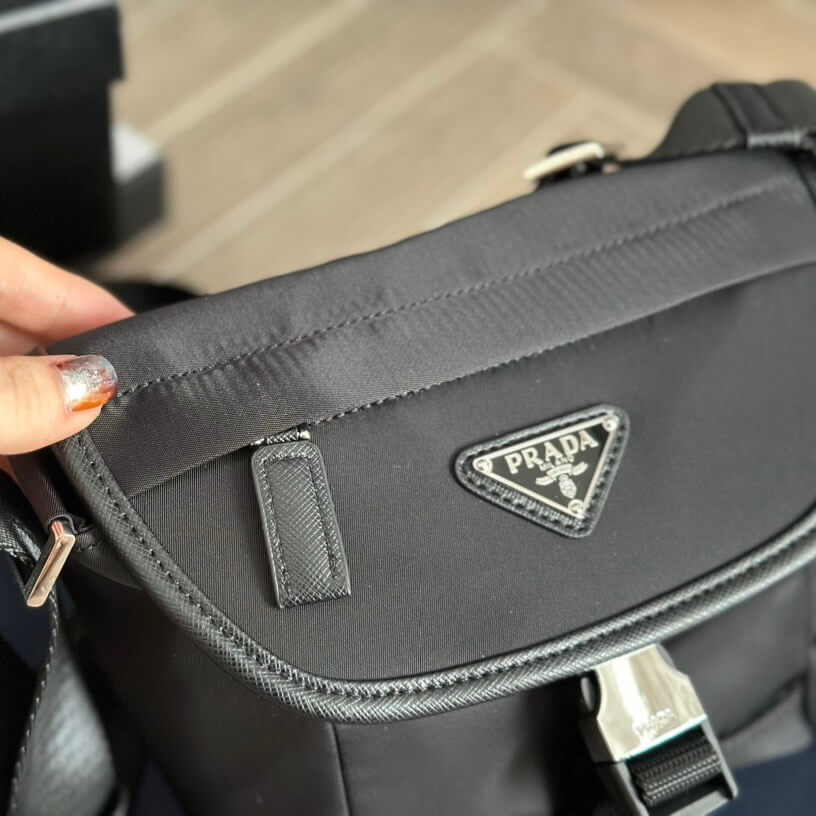 Sac messager trapèze inversé en nylon