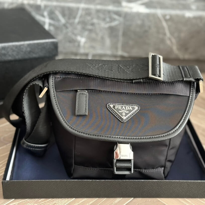 Sac messager trapèze inversé en nylon