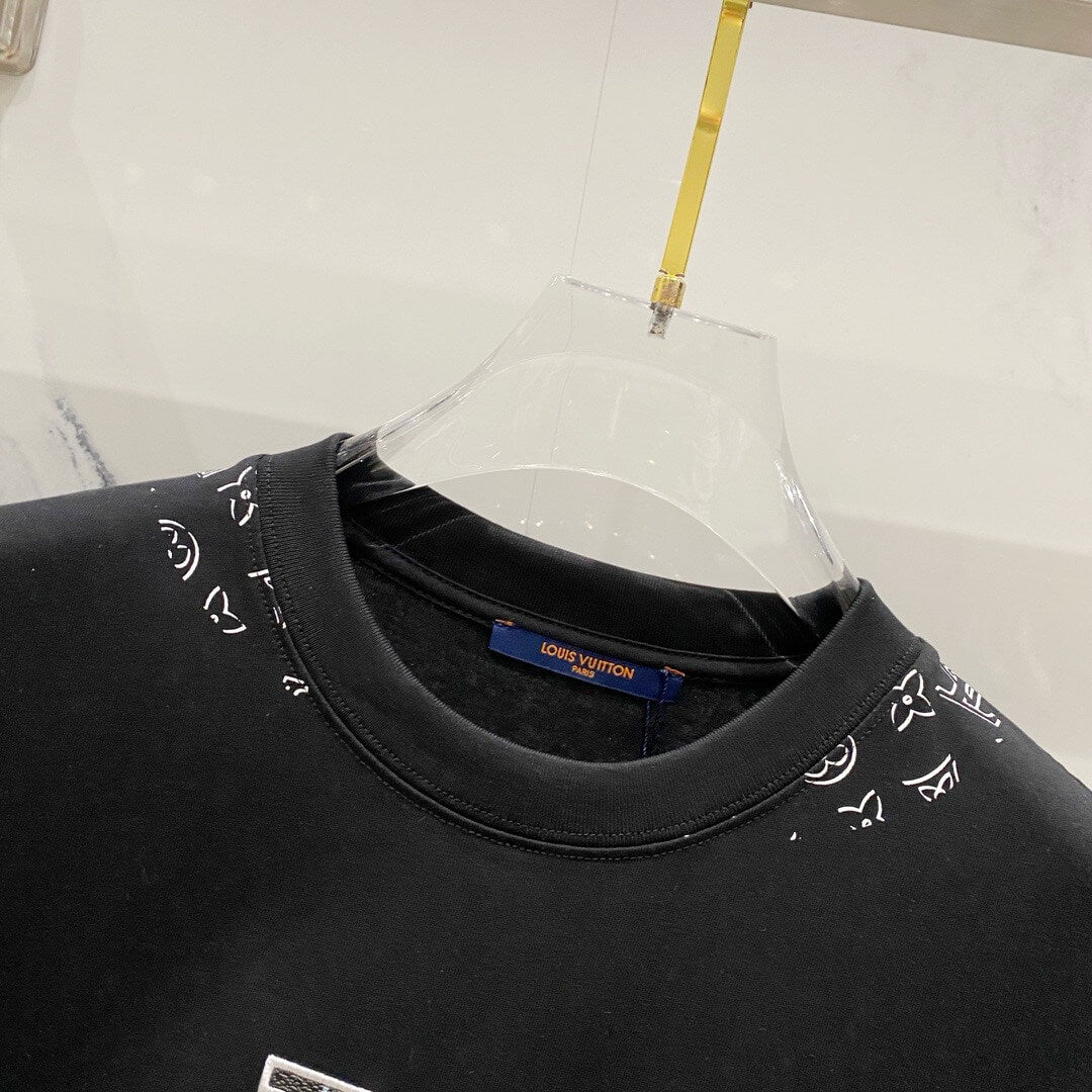 Camiseta con bordado de diseño oculto