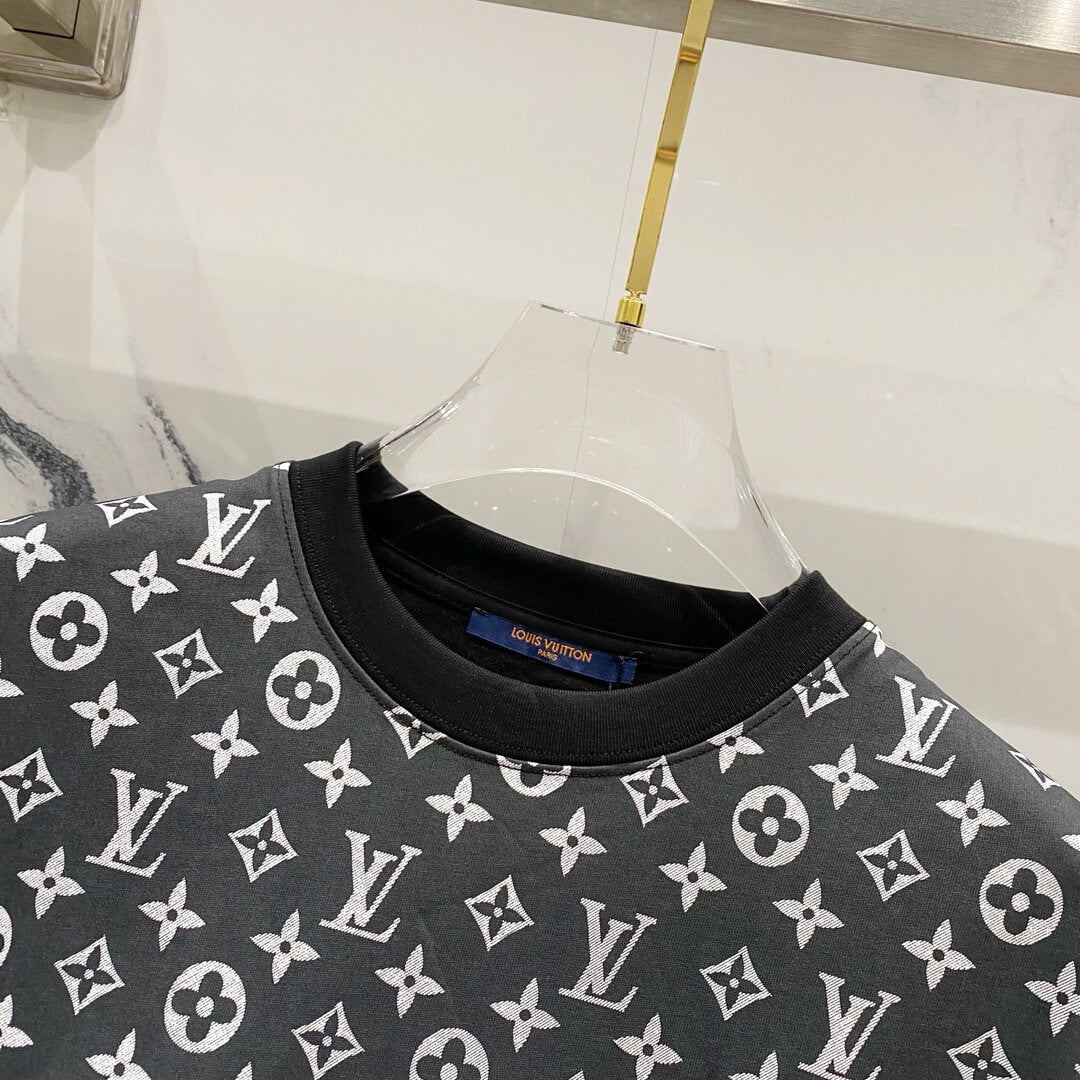 Camiseta con estampado de renderizado