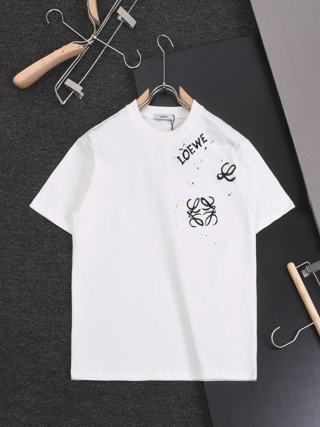 T-shirt graphique avec lettres dessinées à la main