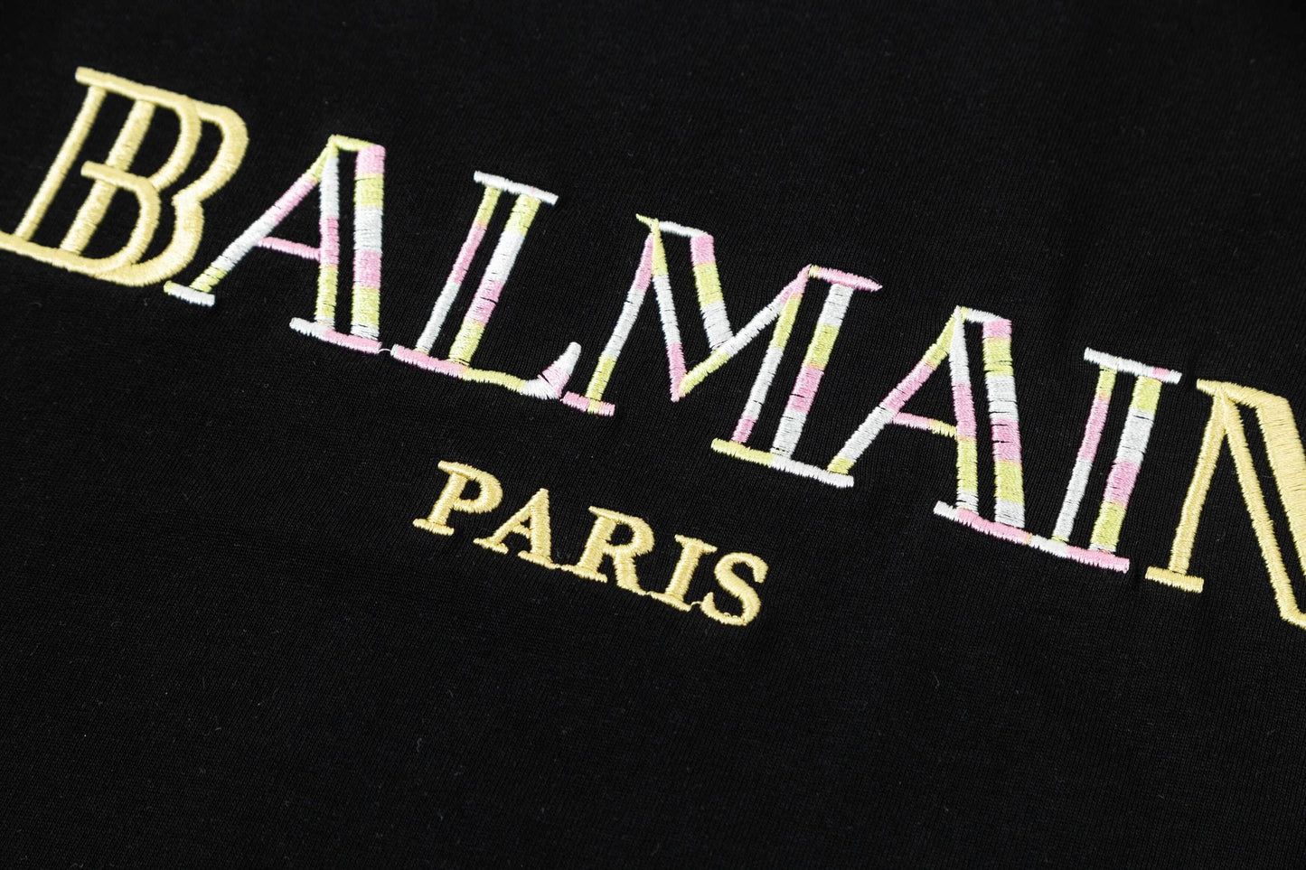 Camiseta con bordado de letras