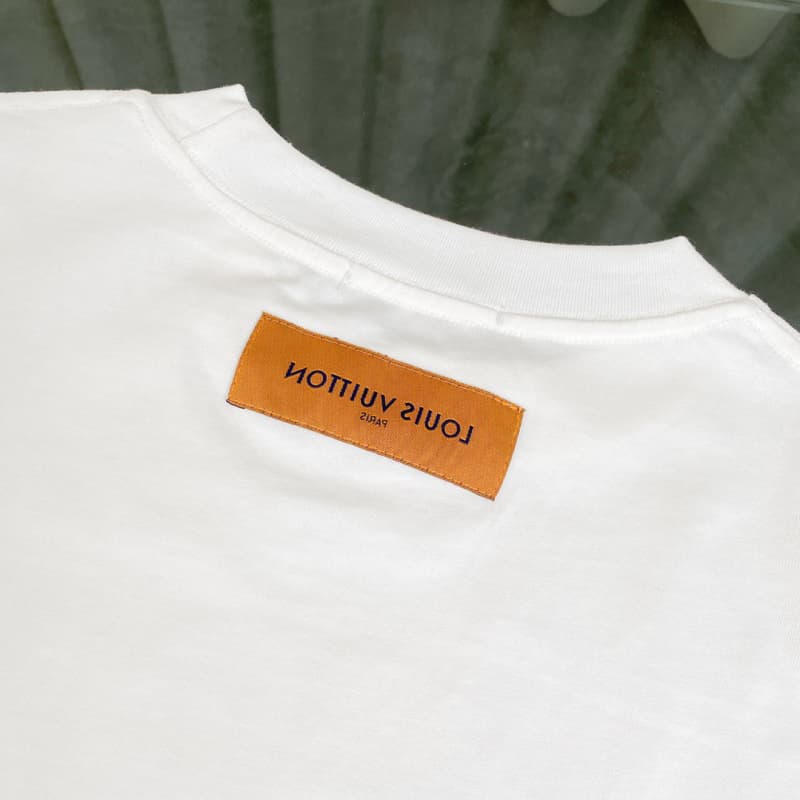 Camiseta con collar clásico