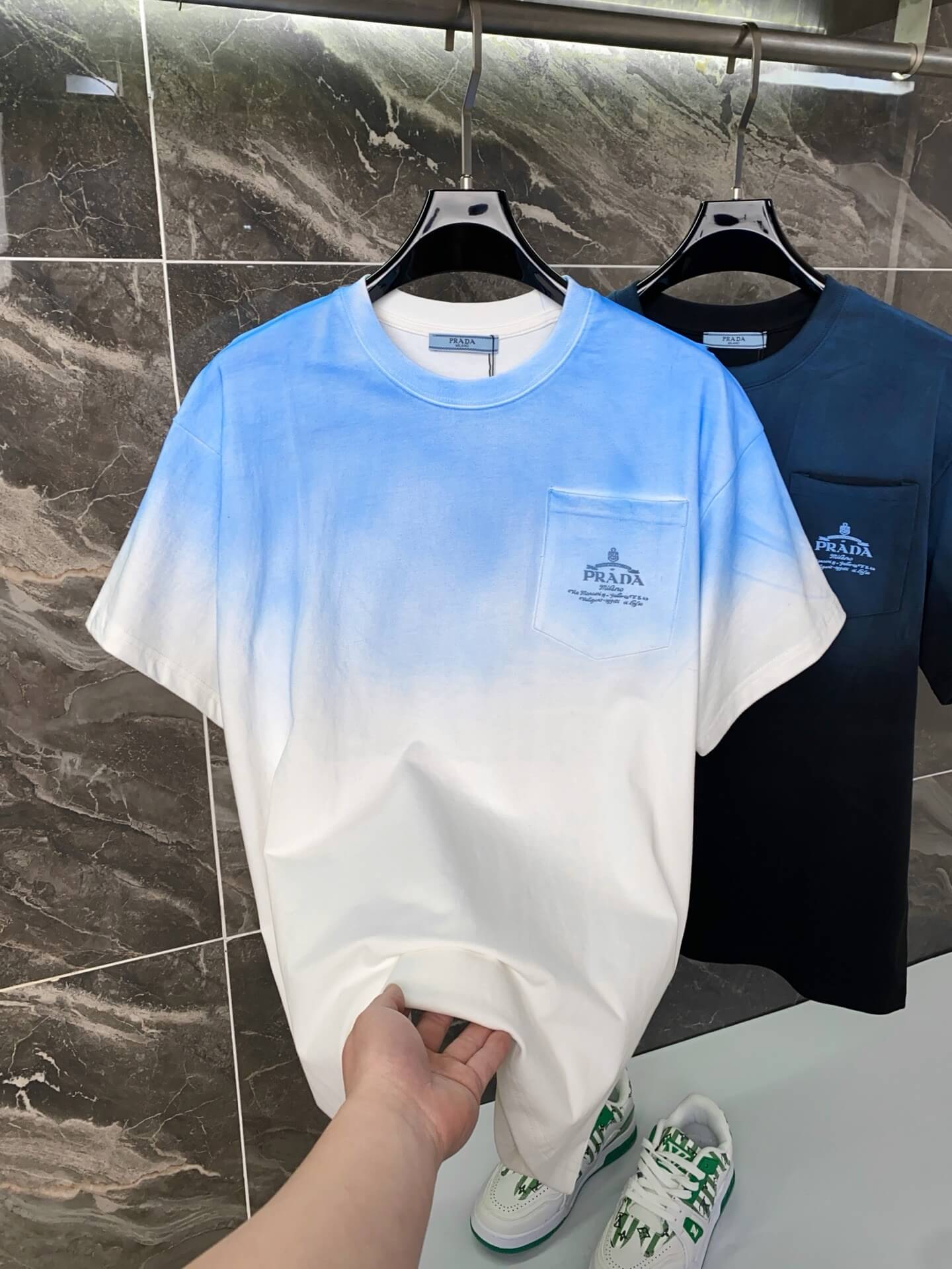 Camiseta con diseño degradado