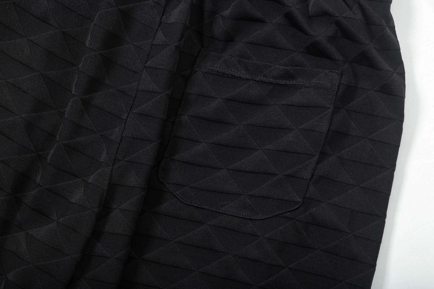 Short brodé triangle