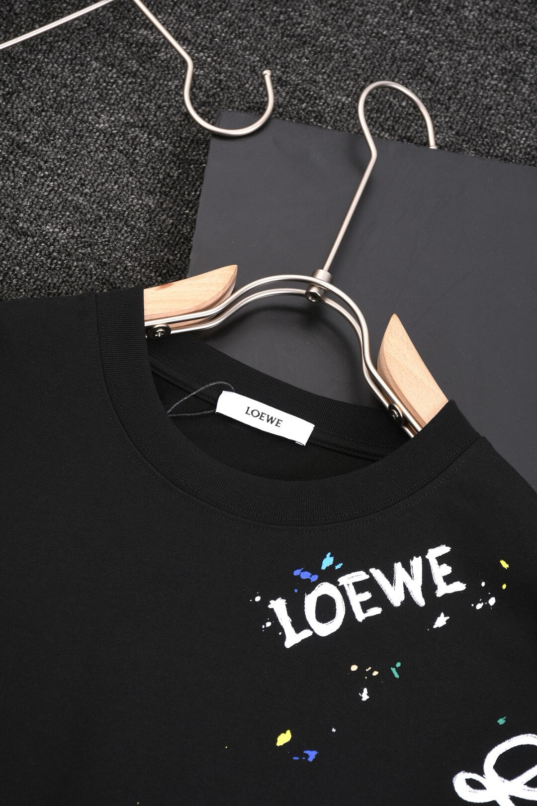 T-shirt graphique avec lettres dessinées à la main