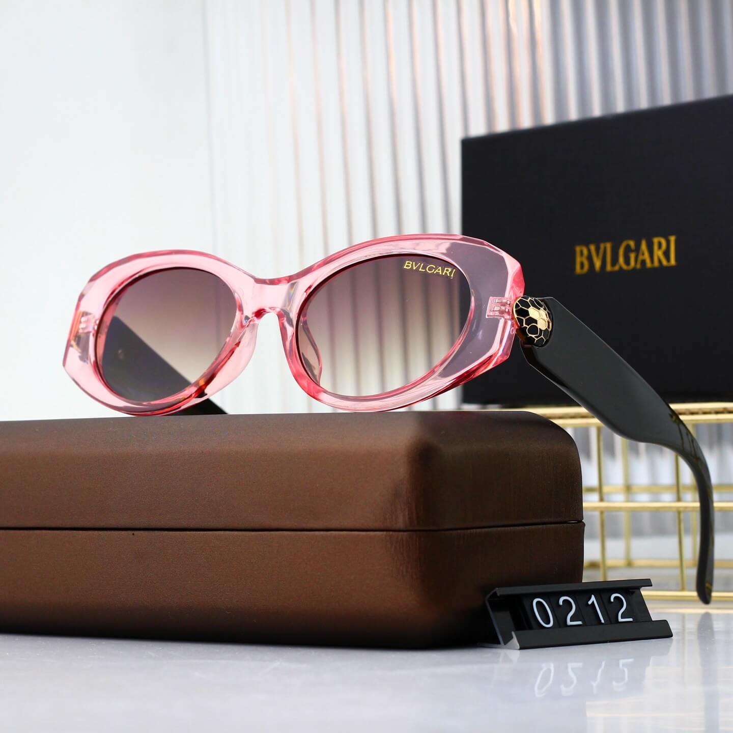 Lunettes de soleil œil de chat chics et rétro à motif serpent