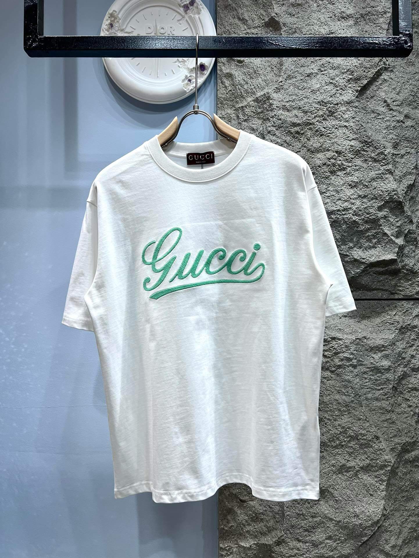 Camiseta con bordado de letras
