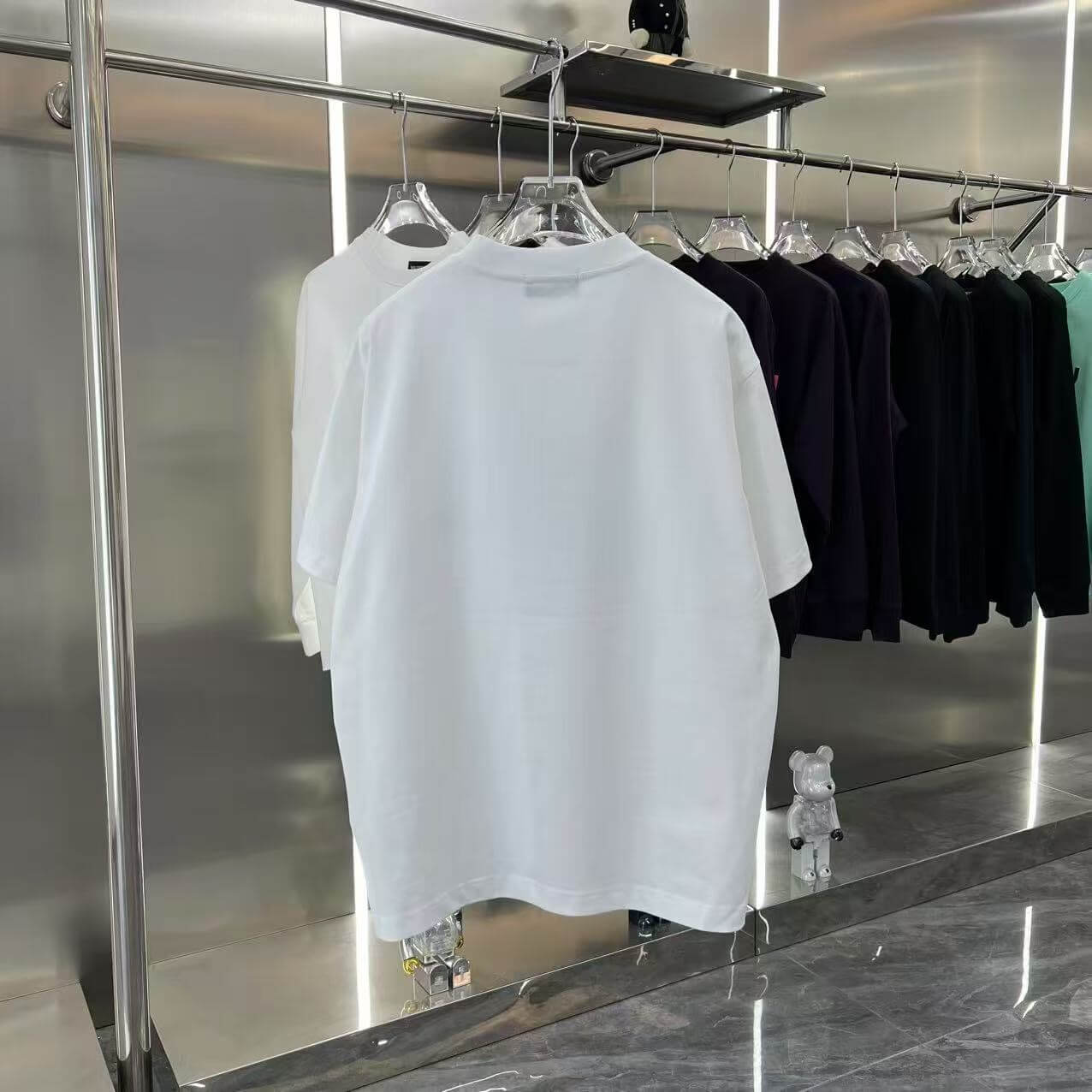 Camiseta con letras de silicona