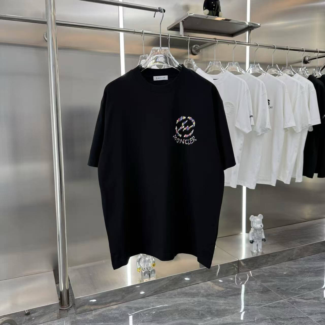 Camiseta con estampado de colores