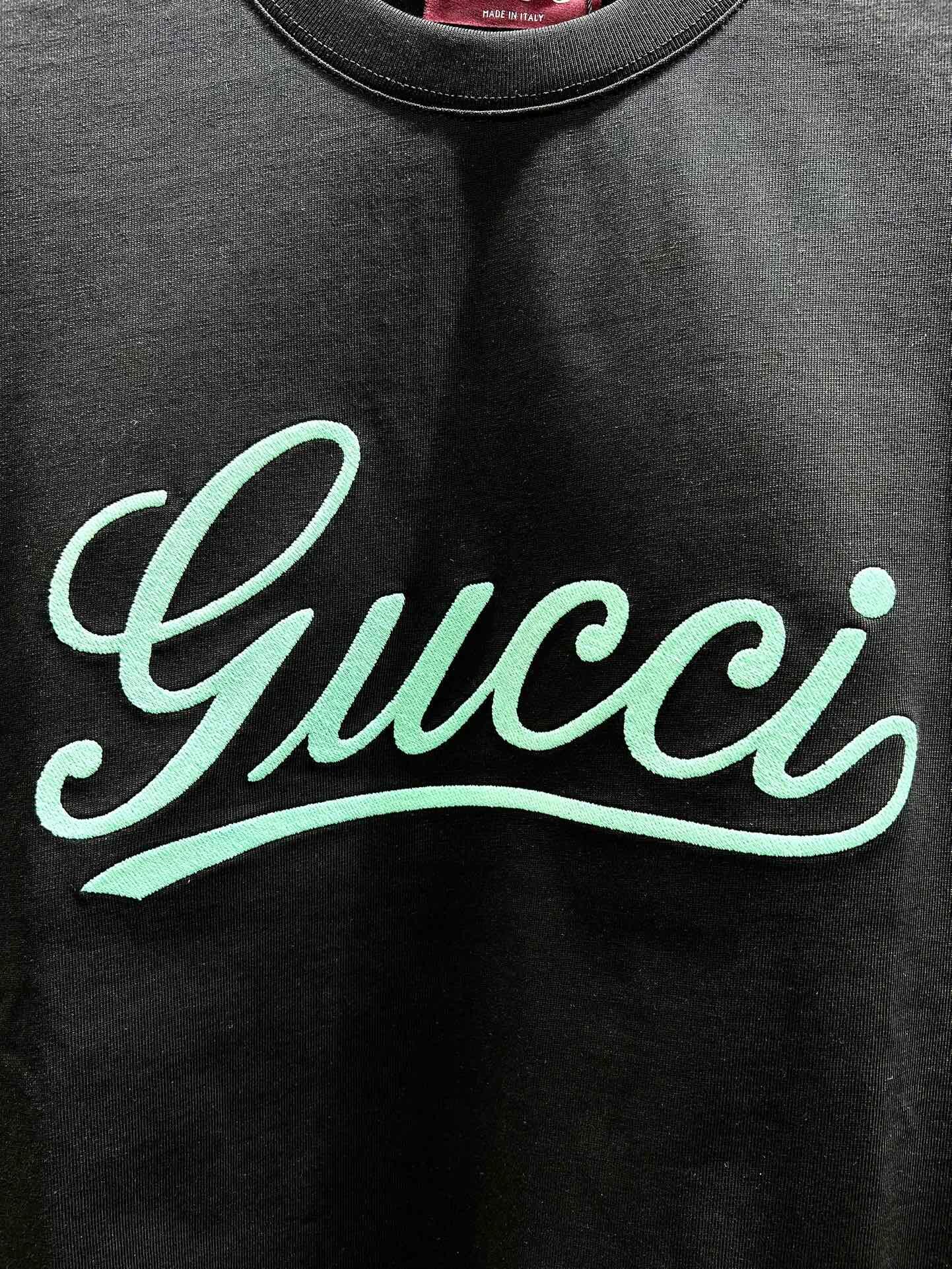 Camiseta con bordado de letras