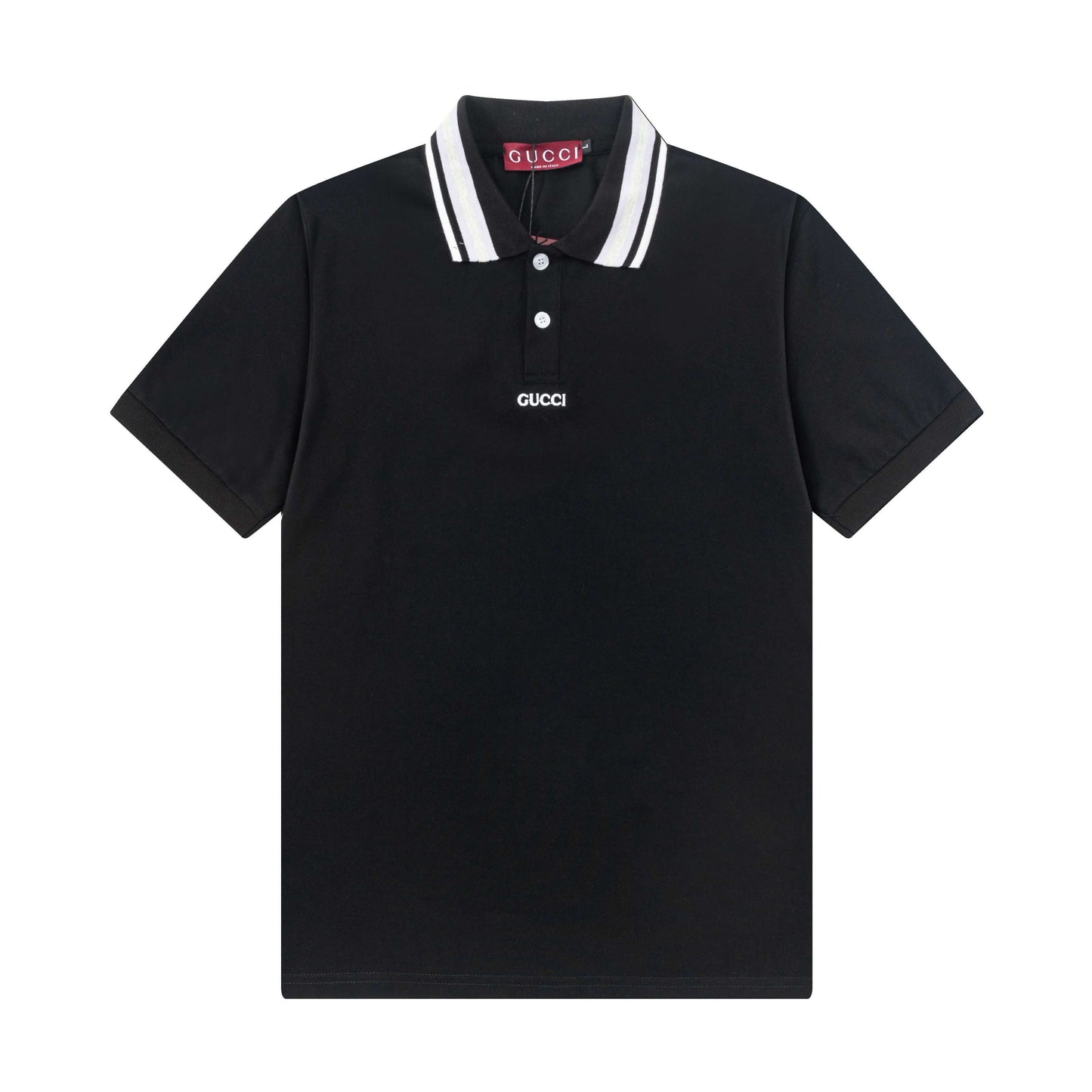 Polo con letras en el pecho