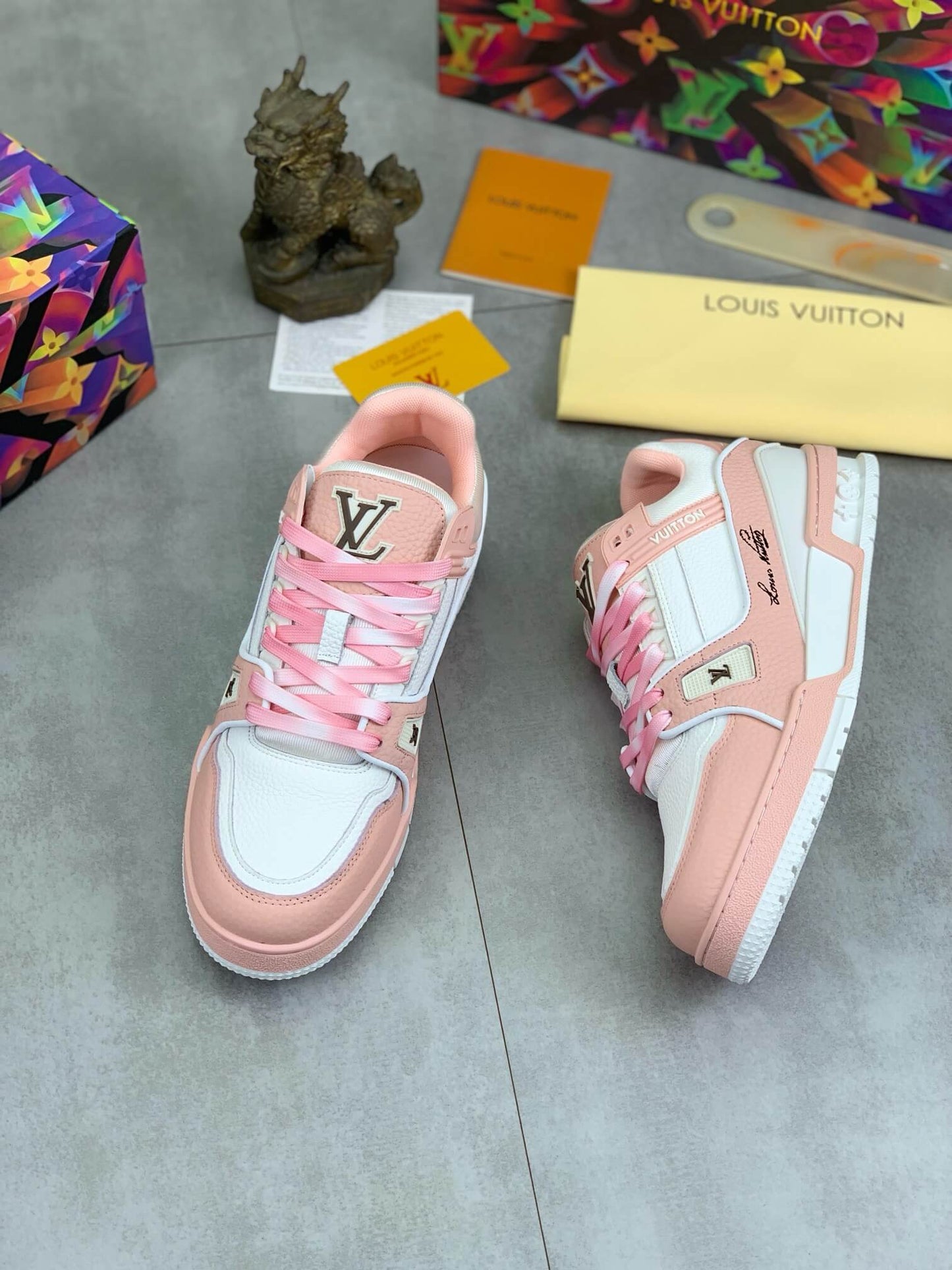 Zapatillas con cordones rosas