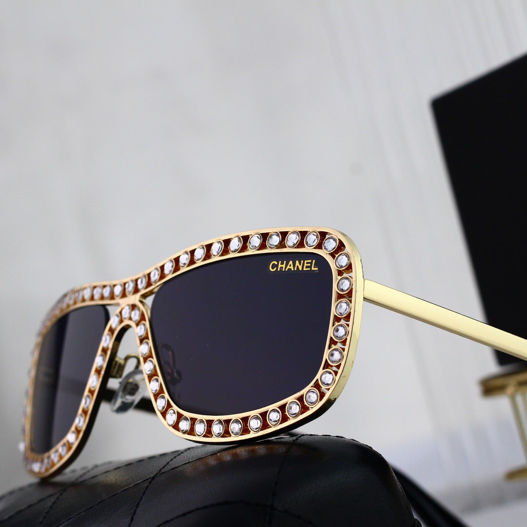 Gafas de sol modernas con visera de diamante completo