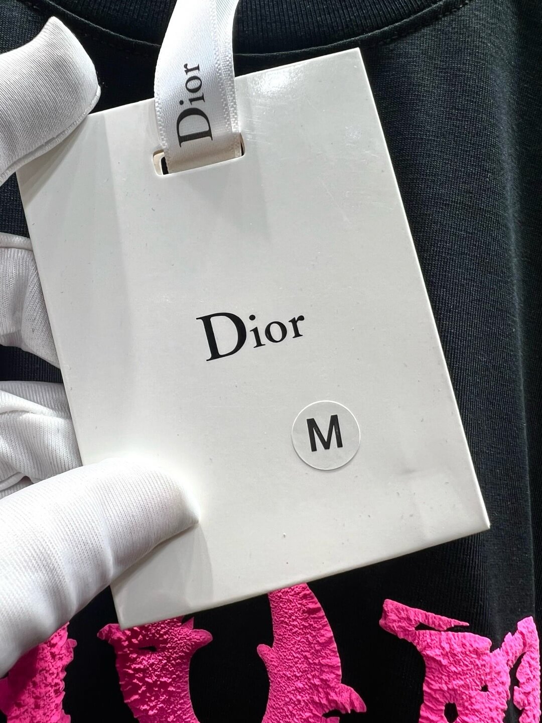 Camiseta con letras de espuma