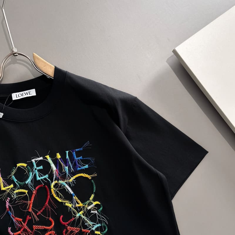 T-shirt brodé à franges arc-en-ciel