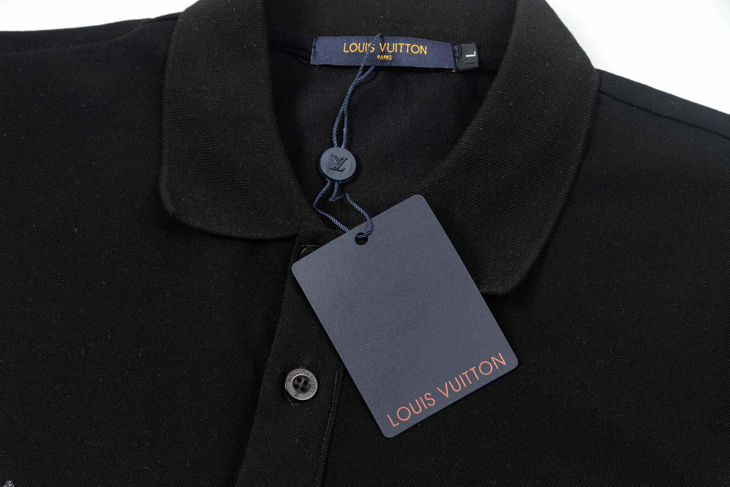 Polo con estampado completo de medio cuerpo