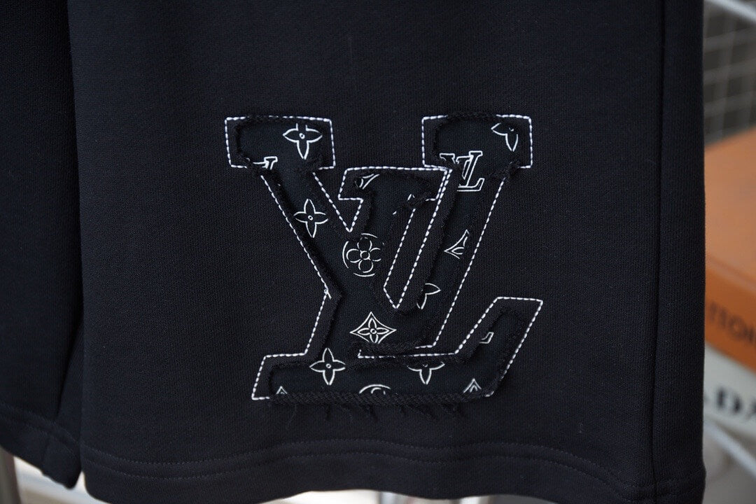 Pantalones cortos con apliques de pétalos