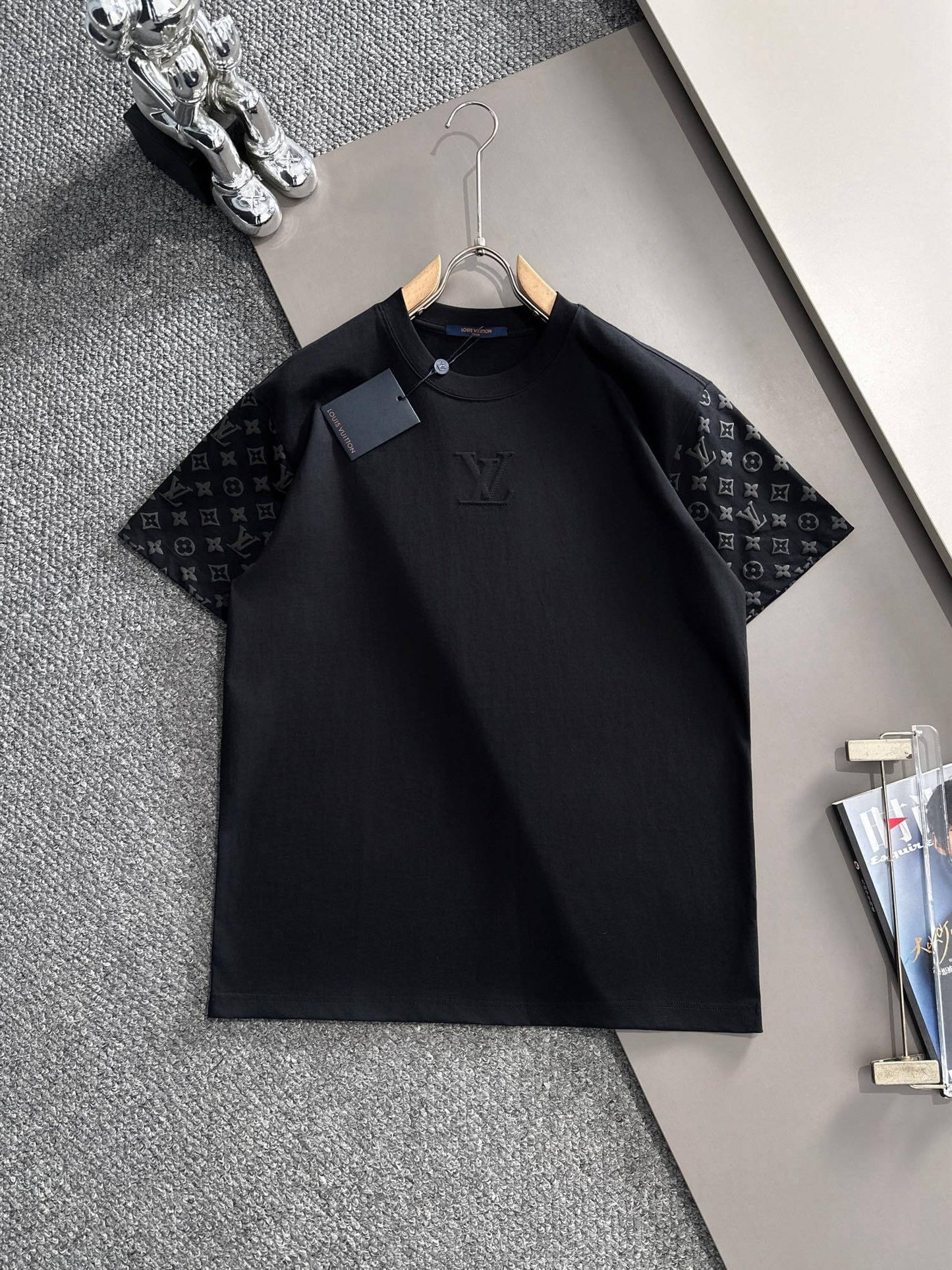 Camiseta con mangas estampadas por todas partes
