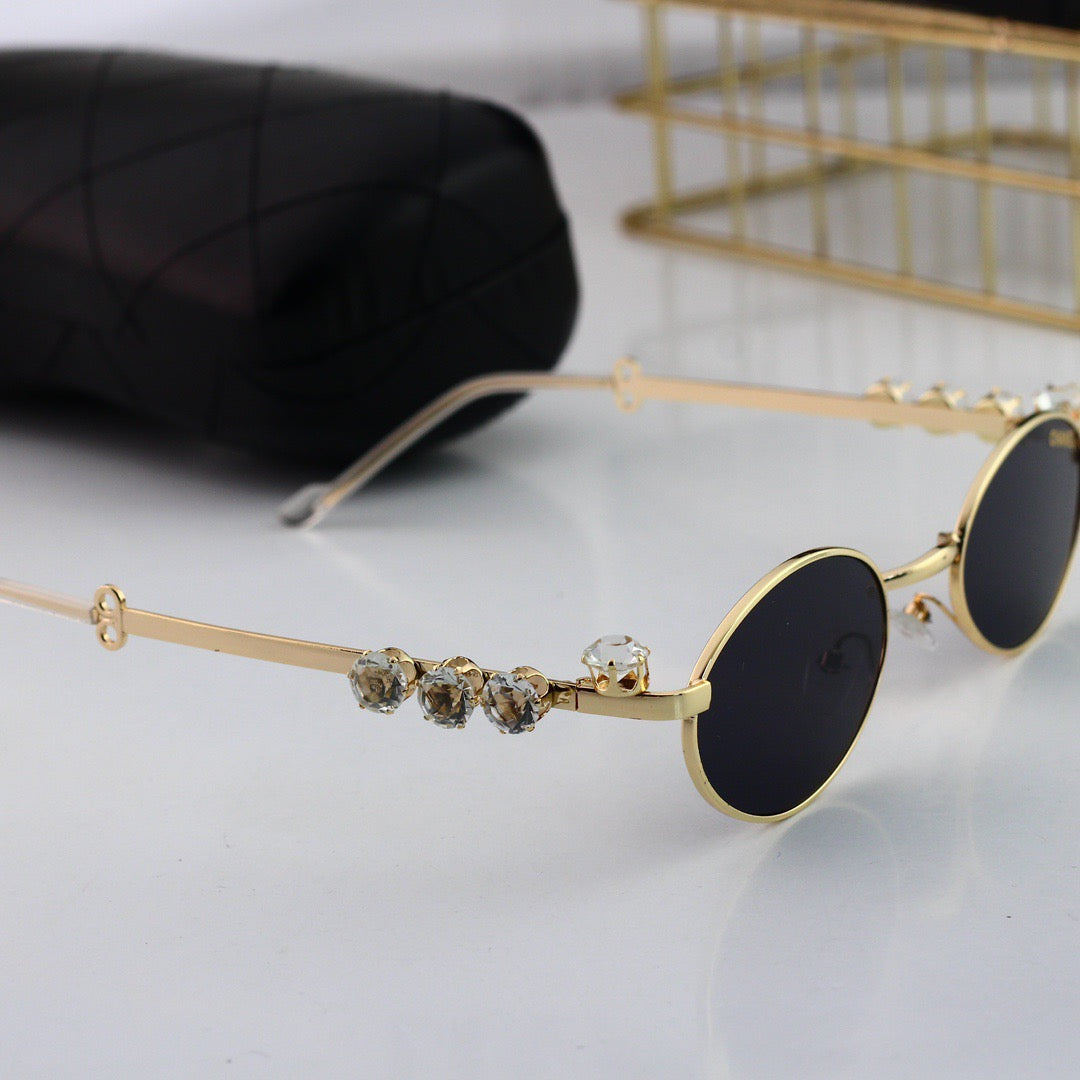 Gafas de sol modernas de metal con montura pequeña