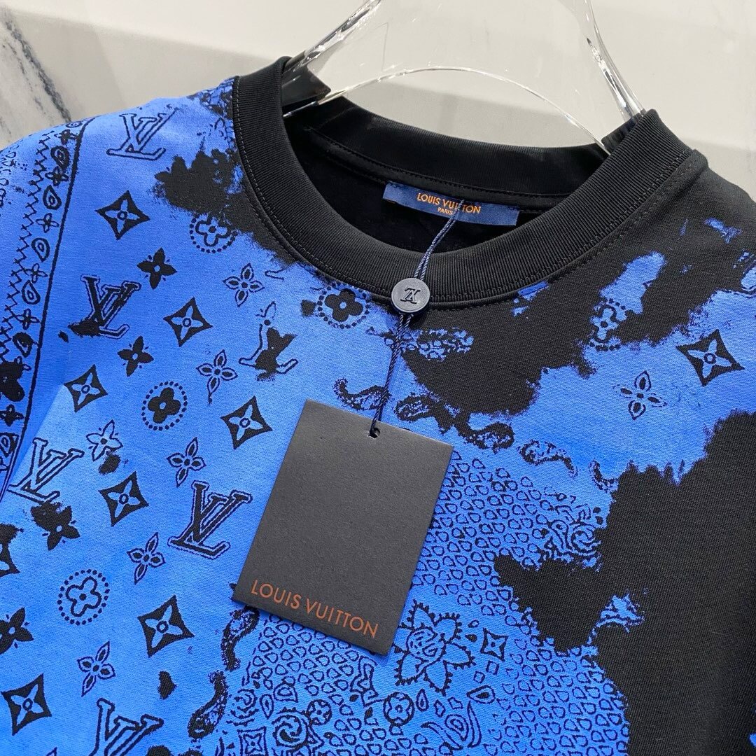T-shirt imprimé bleu Rendering