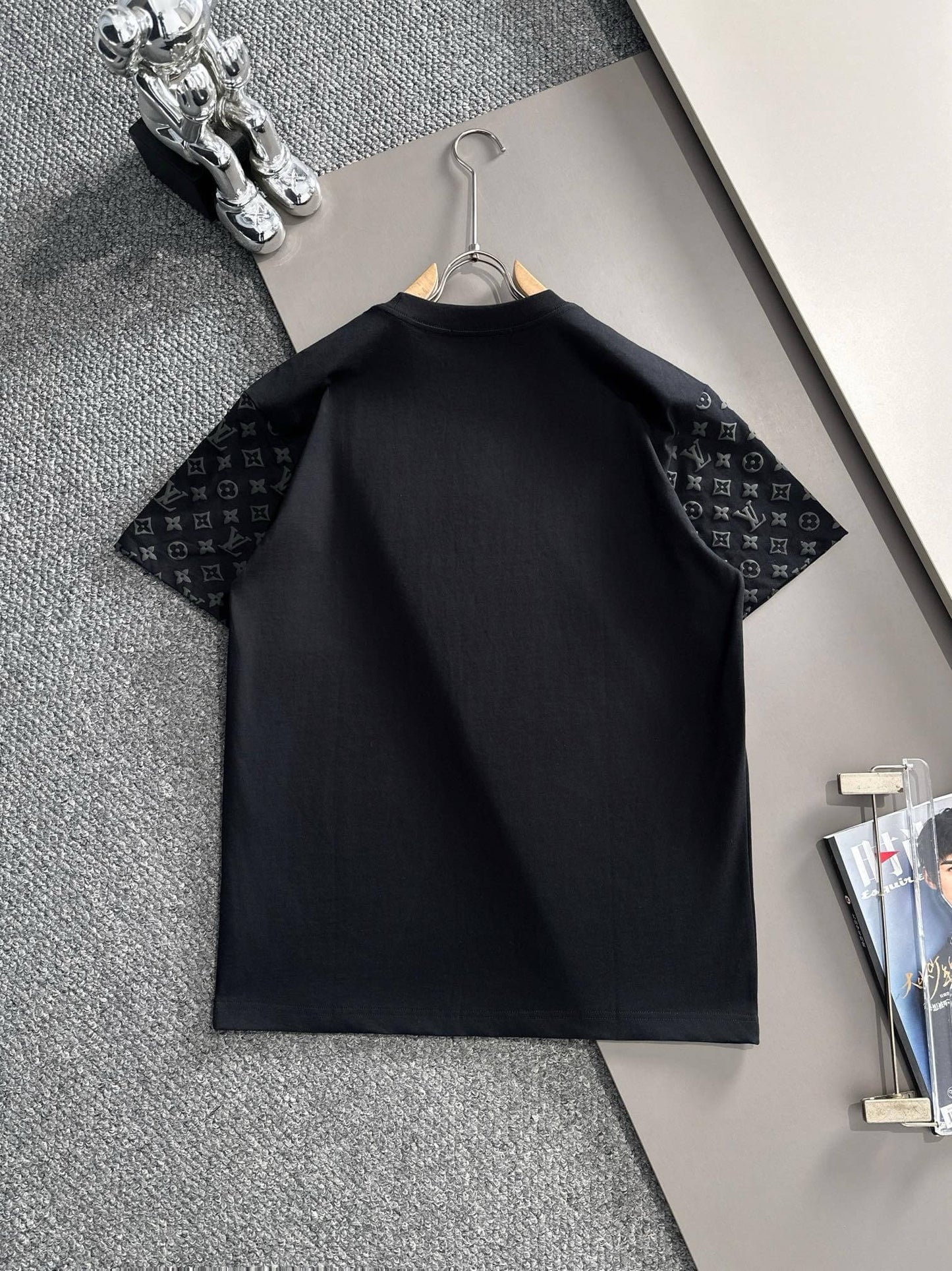 Camiseta con mangas estampadas por todas partes