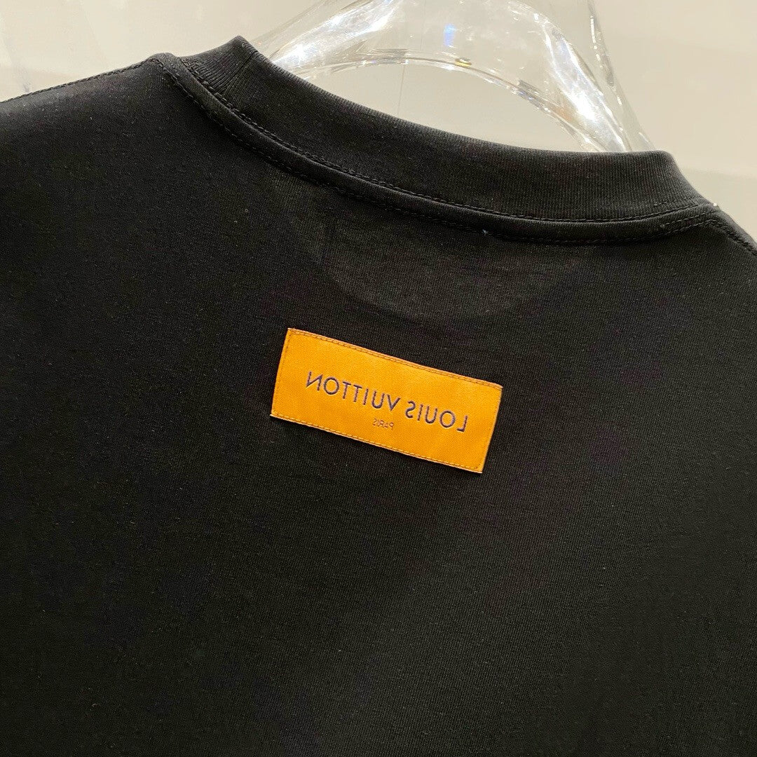 Camiseta con bordado de diseño oculto