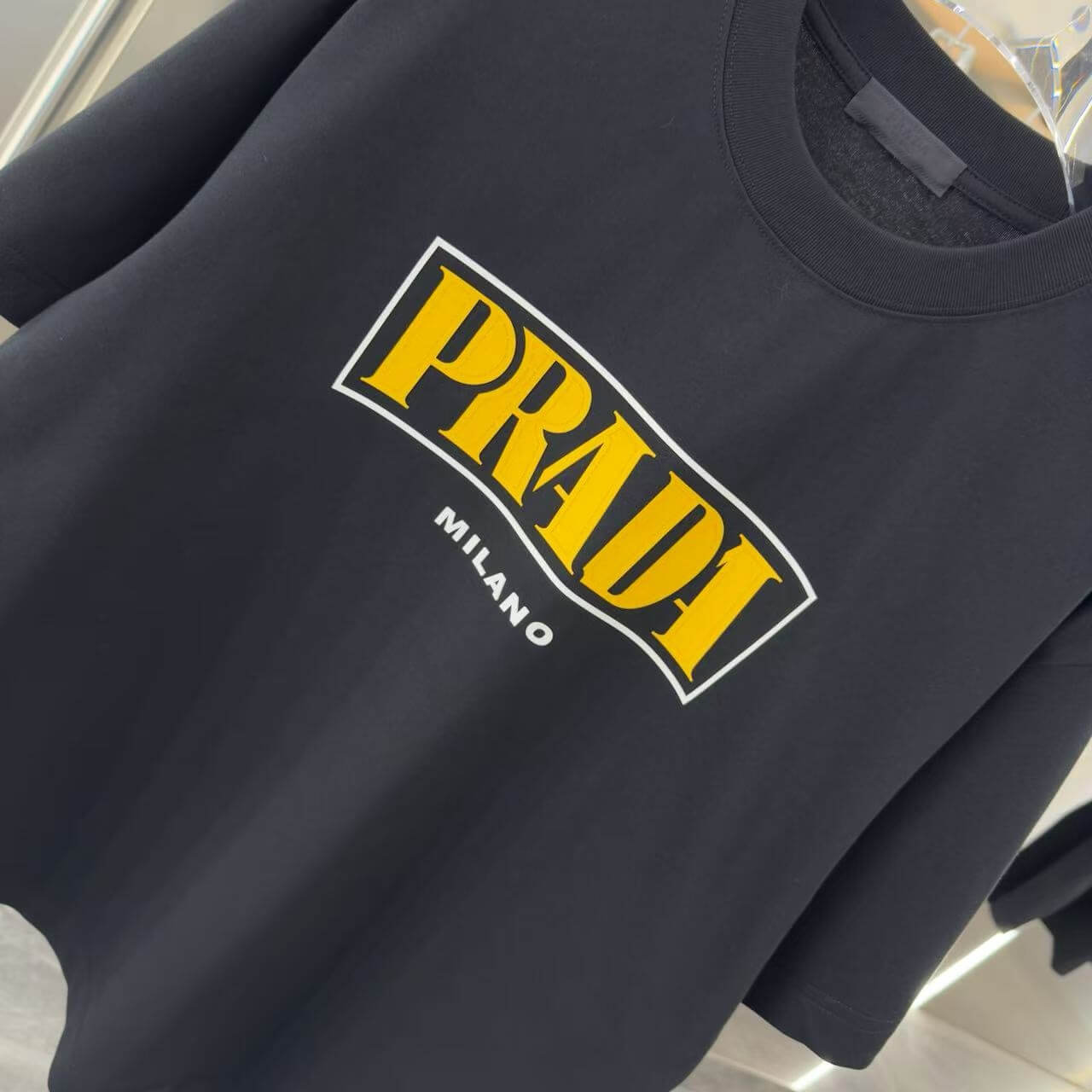 Camiseta con letras de silicona