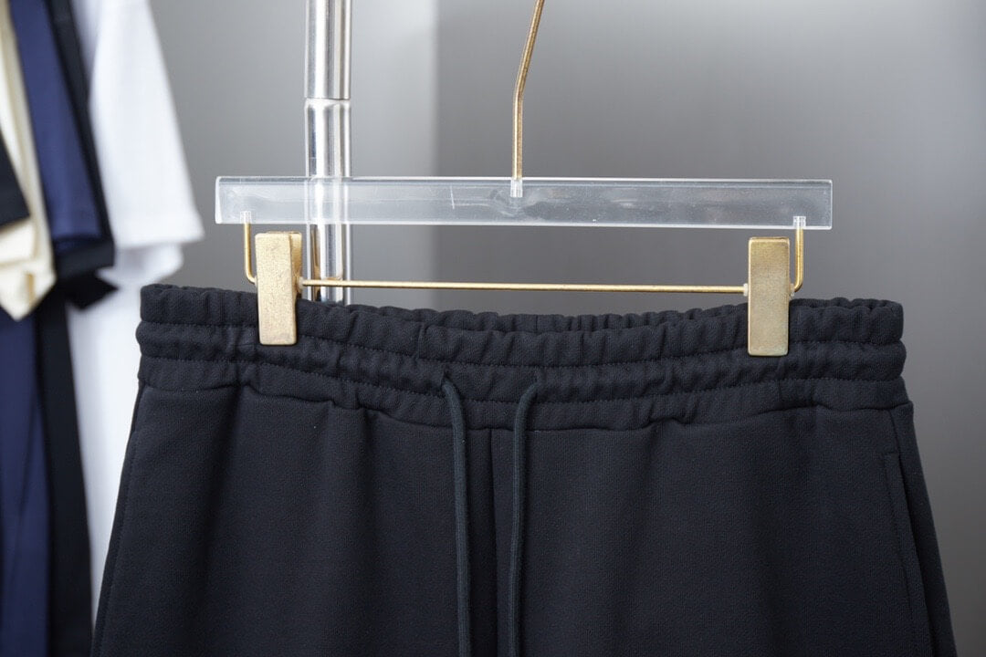 Pantalones cortos con apliques de pétalos