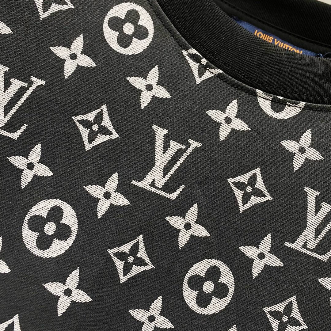 Camiseta con estampado de renderizado