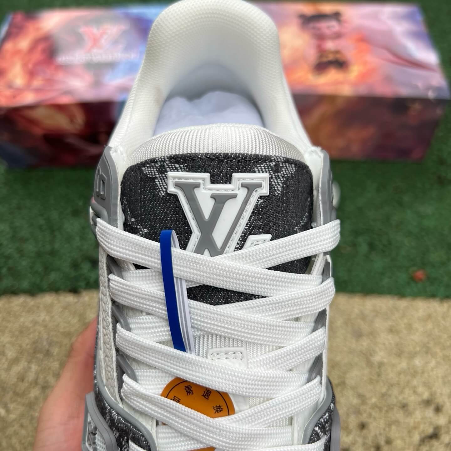 Las zapatillas blancas y negras más vendidas