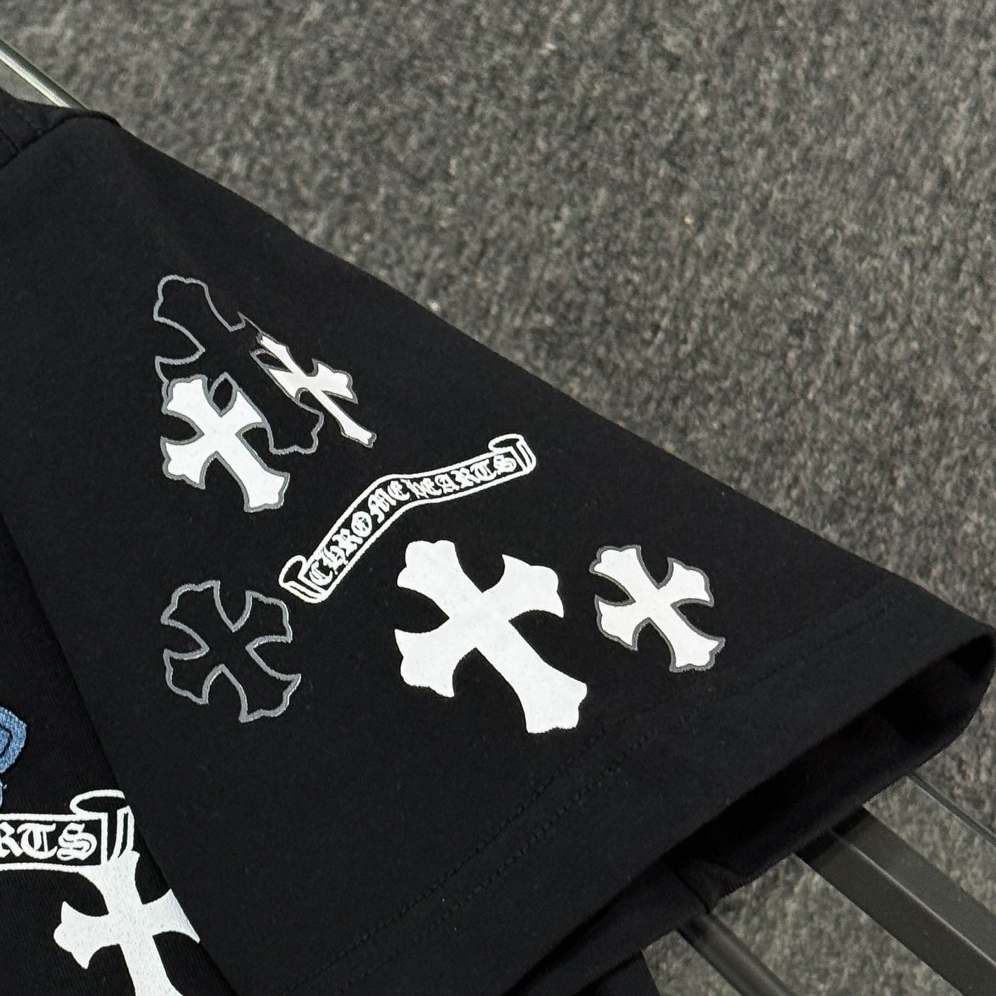T-shirt brodé en denim