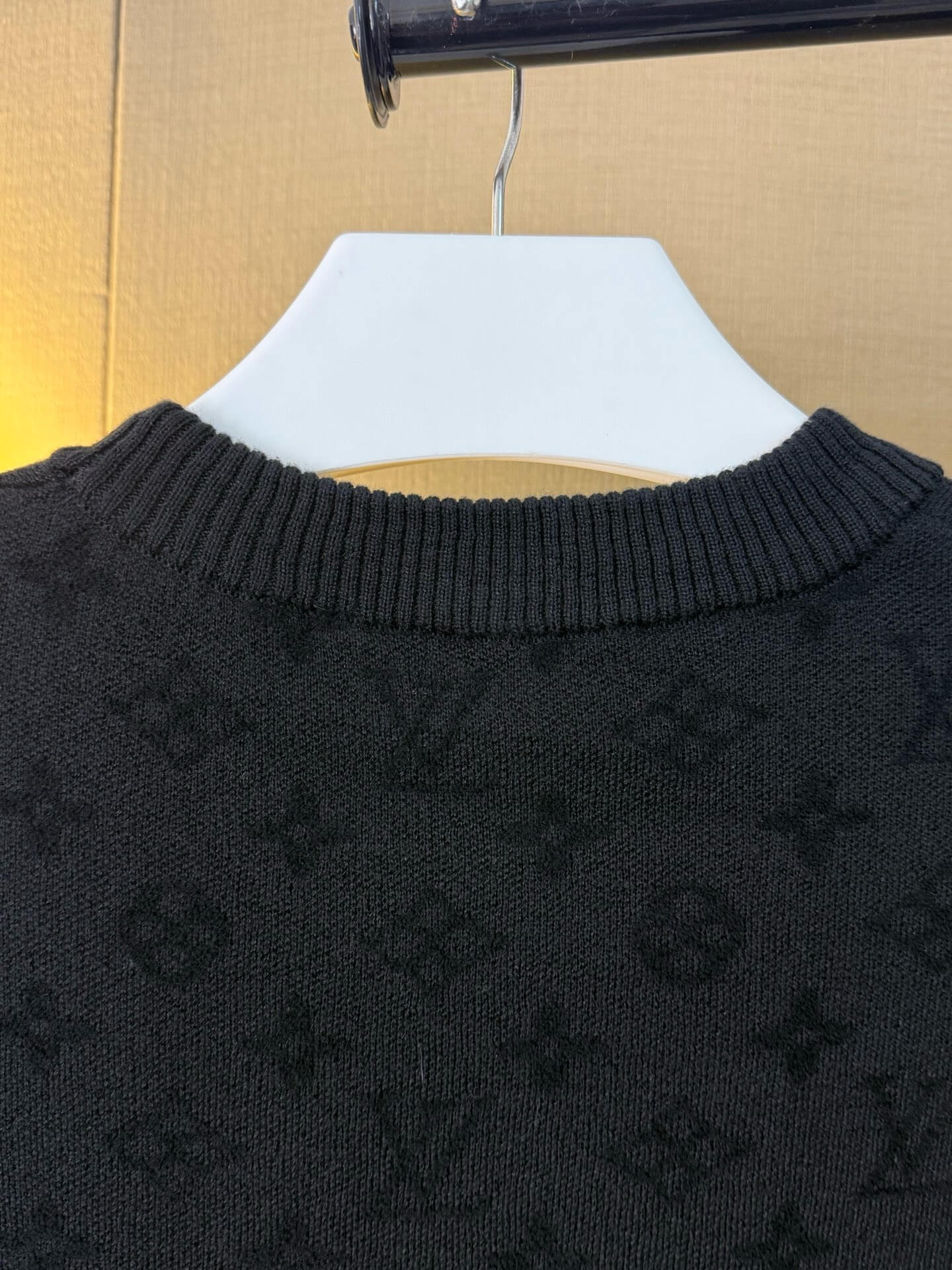 Camiseta flocada de desfile de moda