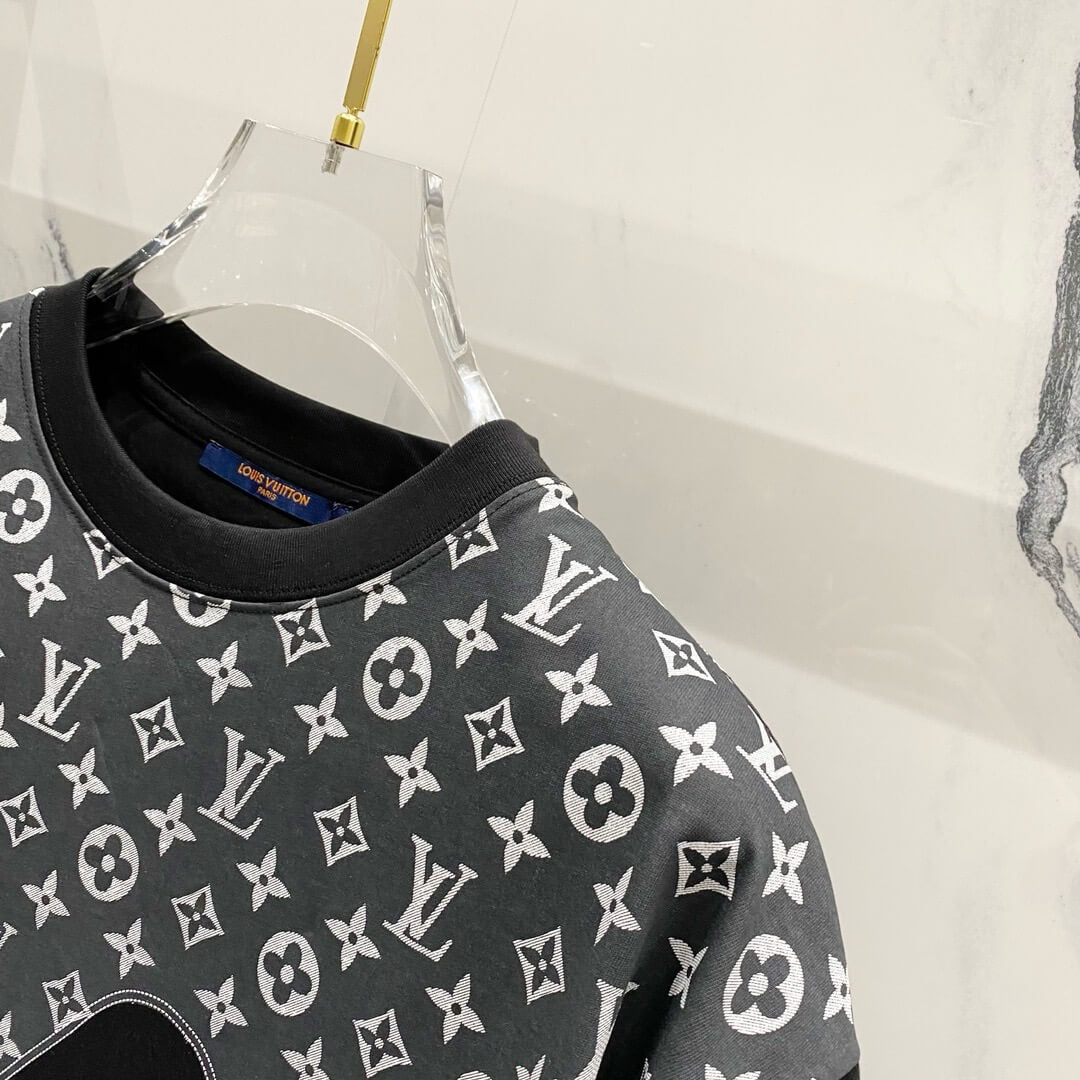 Camiseta con estampado de renderizado