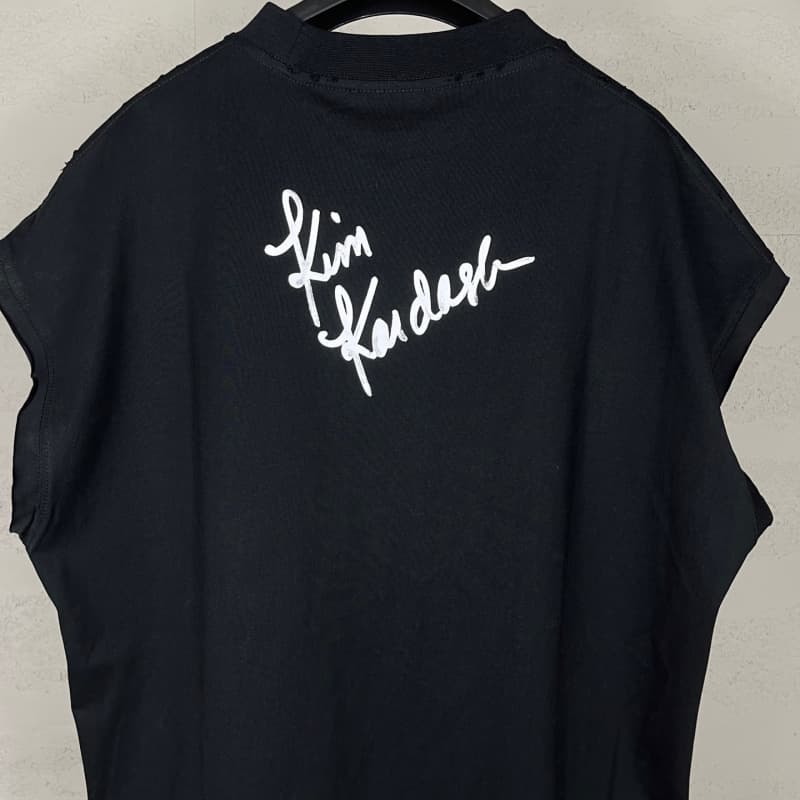 Camiseta vintage sin mangas desgastada