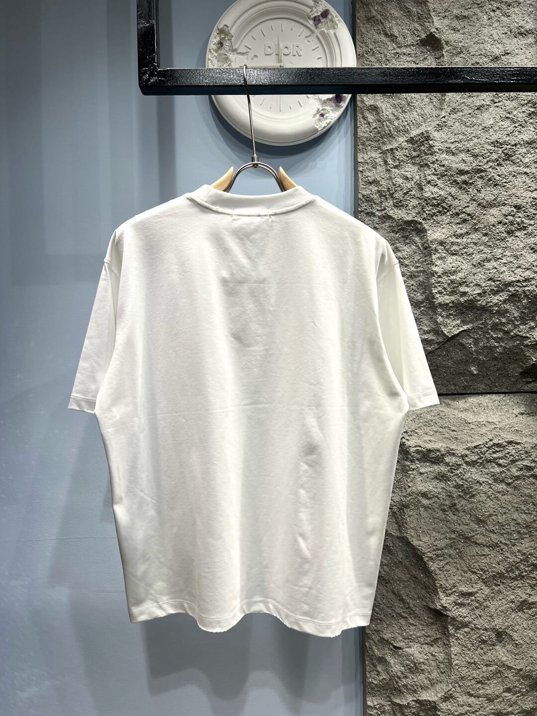 Camiseta con letras de espuma