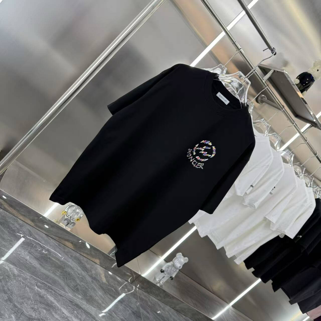 Camiseta con estampado de colores