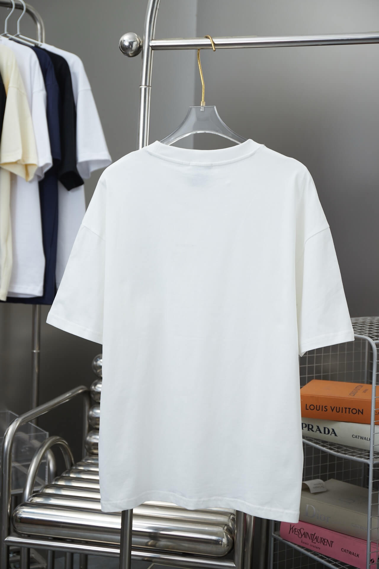 T-shirt à poche métallique avec lettres