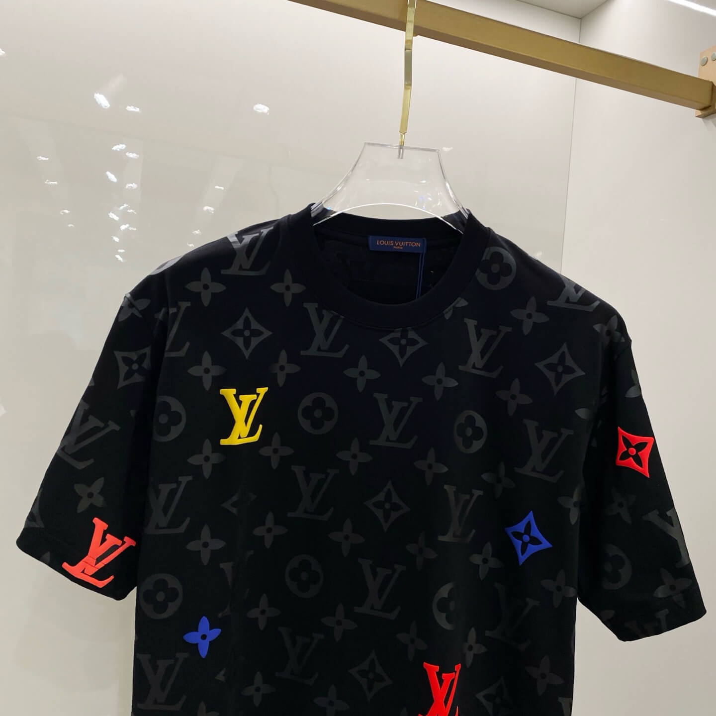 Camiseta con estampado a todo color