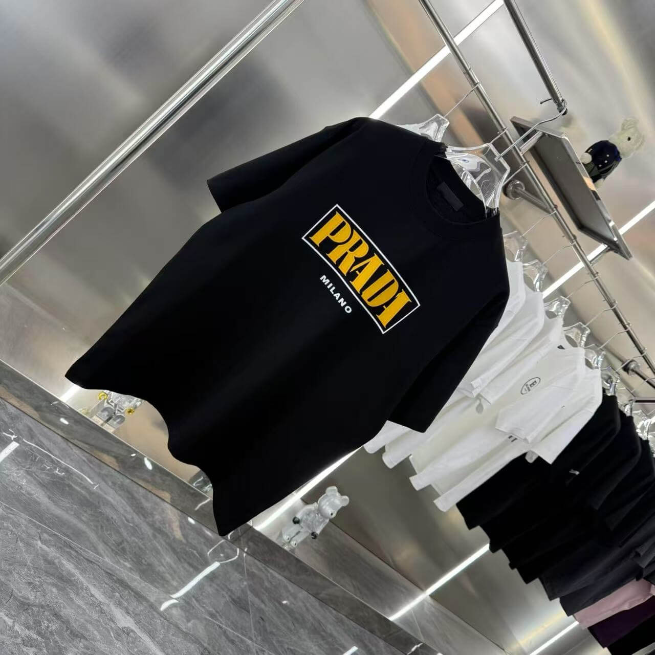 Camiseta con letras de silicona
