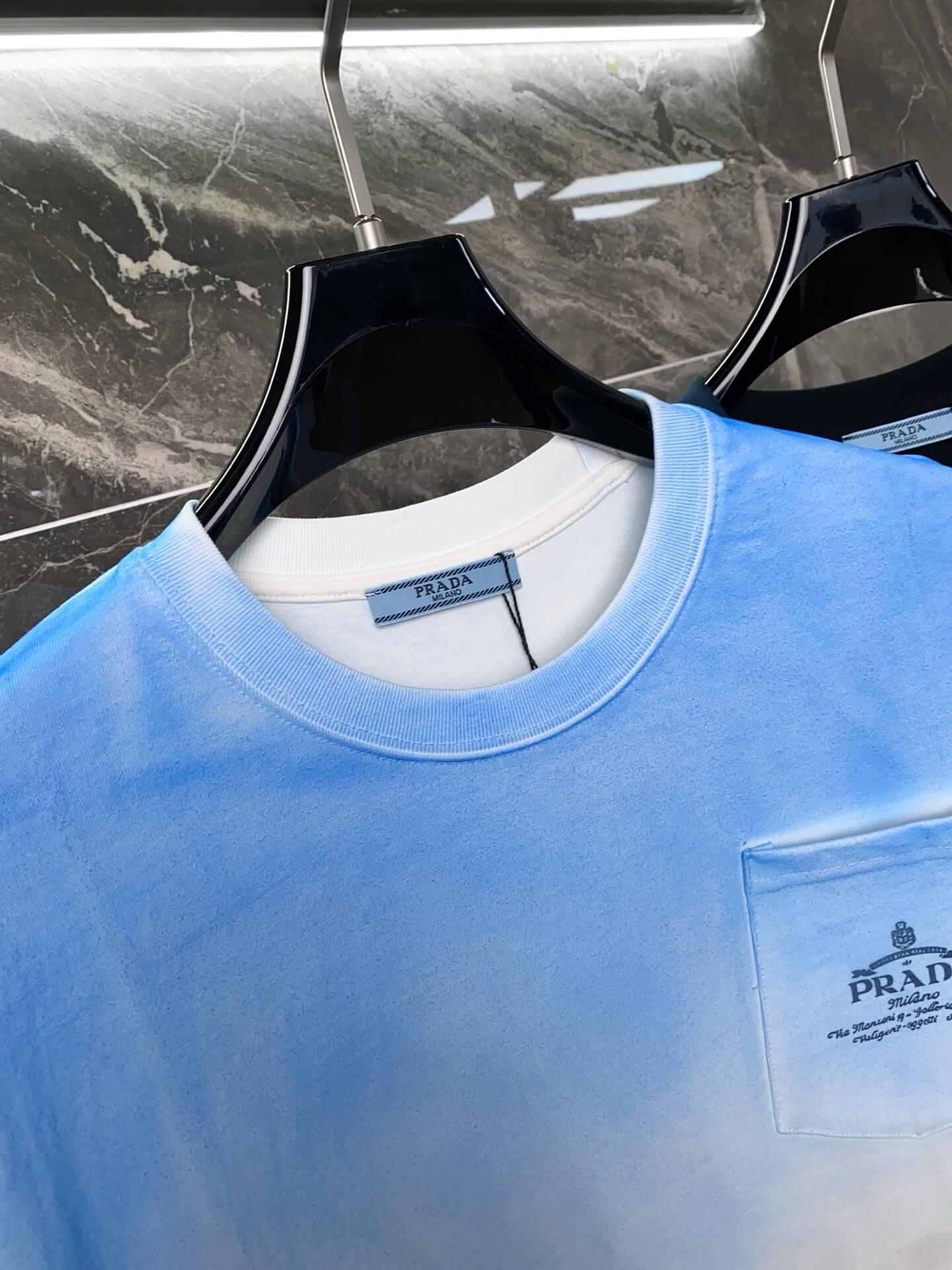 Camiseta con diseño degradado