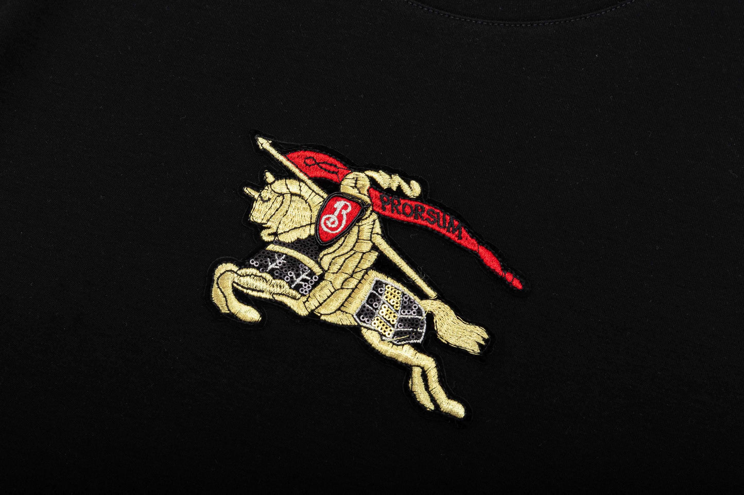 T-shirt avec motif de broderie chevalier