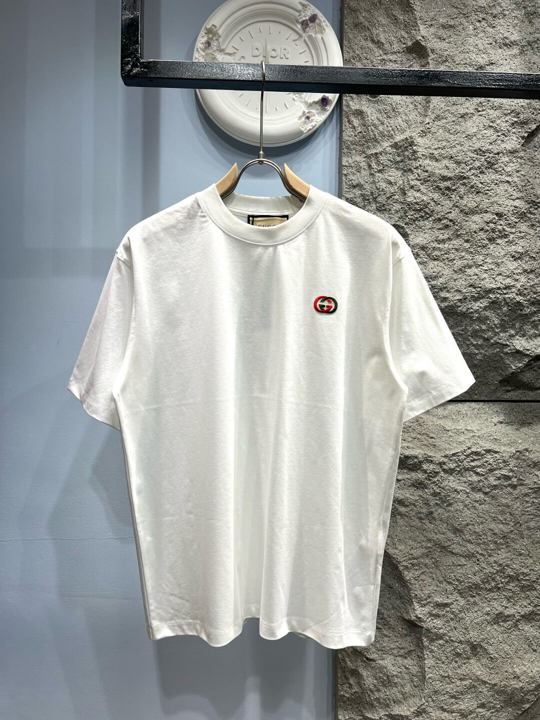 Nueva camiseta con bordado de doble G
