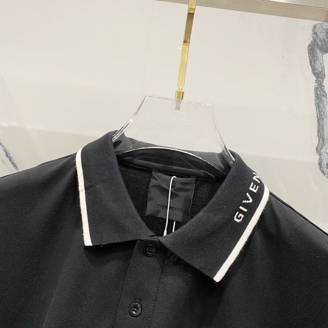 Camiseta polo con bordado cuadrado