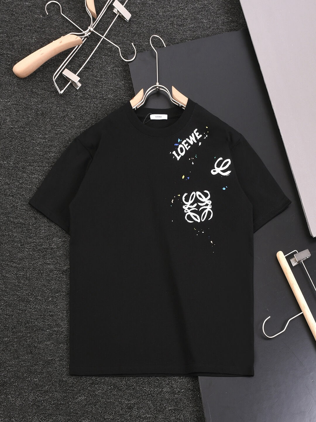 T-shirt graphique avec lettres dessinées à la main