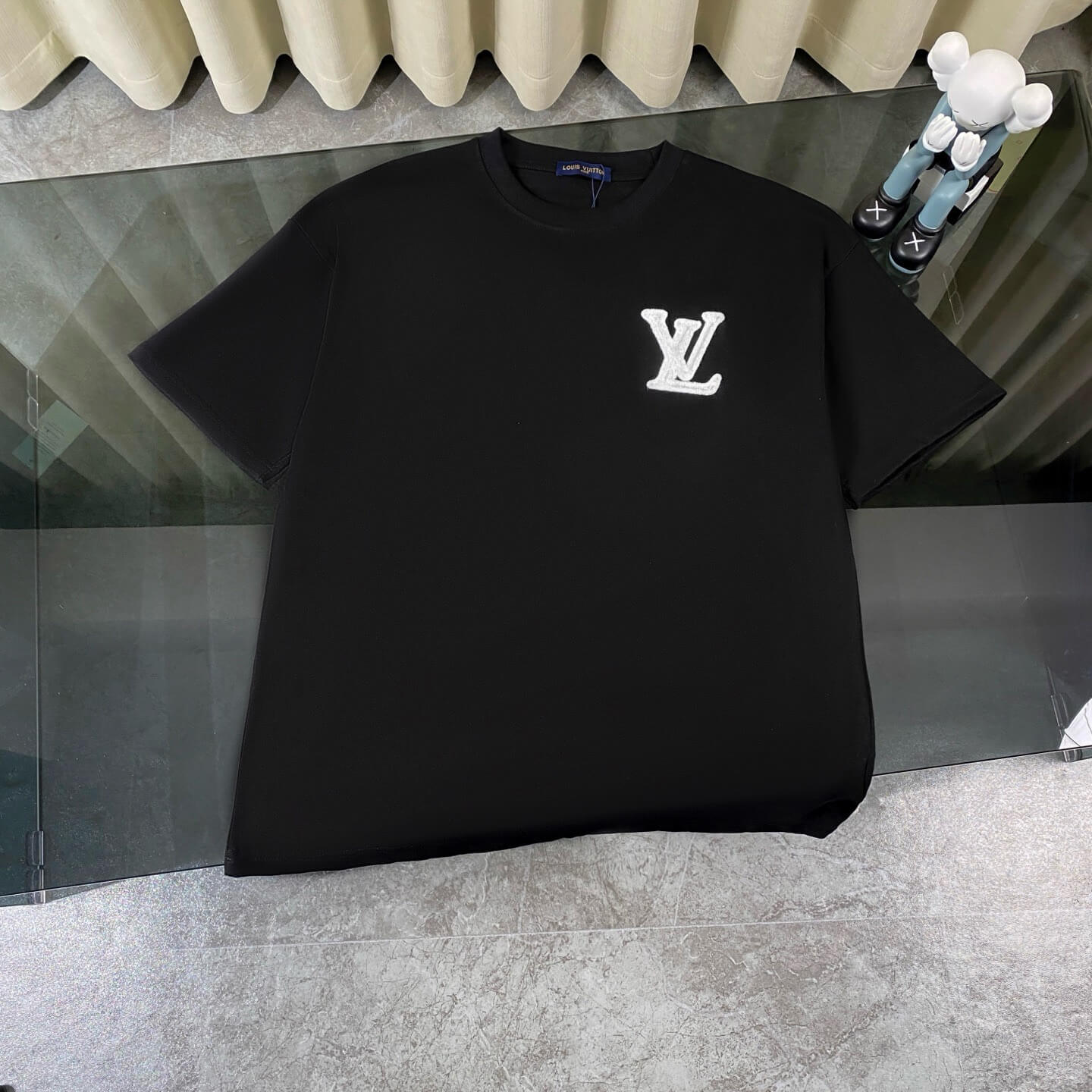 Camiseta clásica con parche de monograma