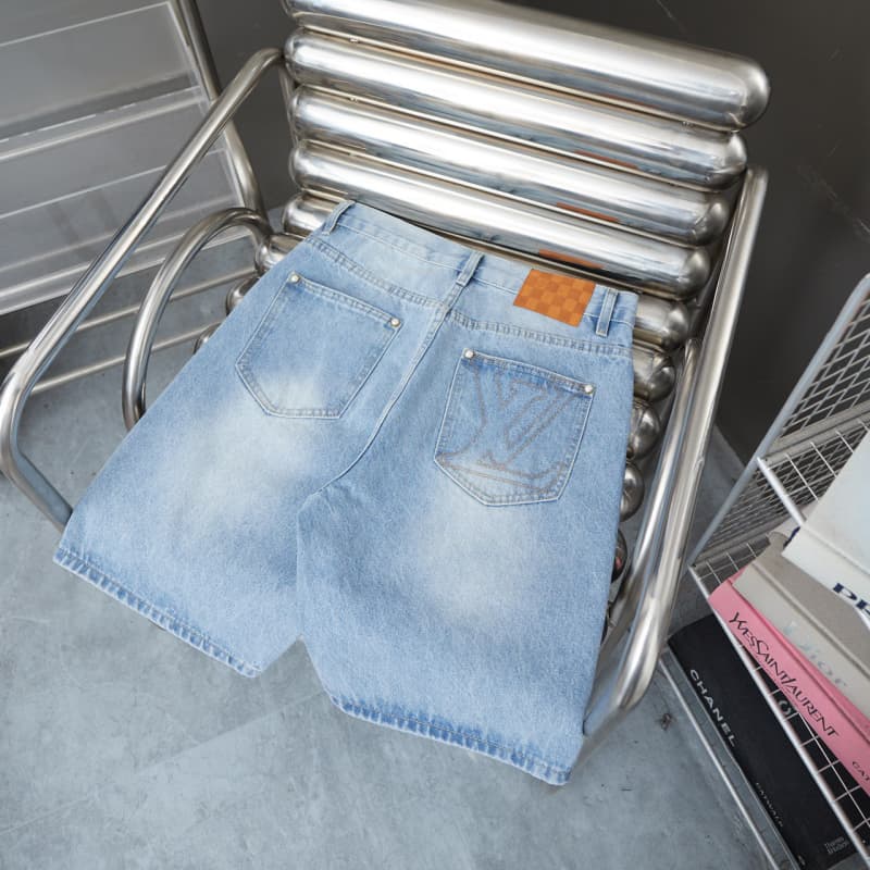 Shorts vaqueros con letras bordadas en el bolsillo